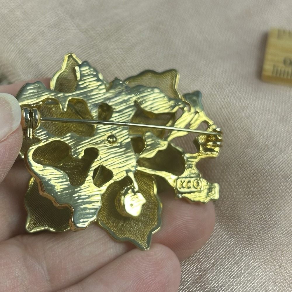 Kenneth Cole KC Gold Tone Mesh Poinsettia Brooch Christmas Holly Pine - Picture 2 of 4